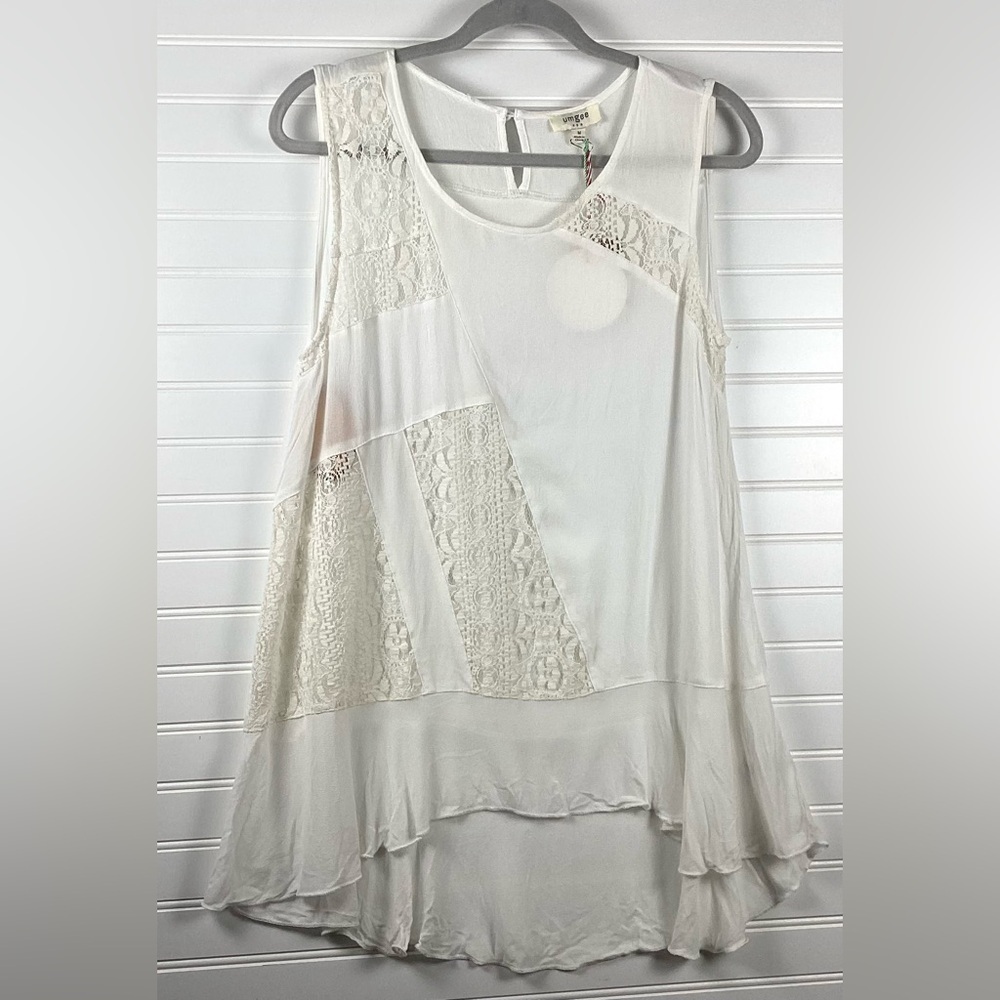 Umgee NWT Off White Lace with Ruffle Sleeveless Blouse Size Medium